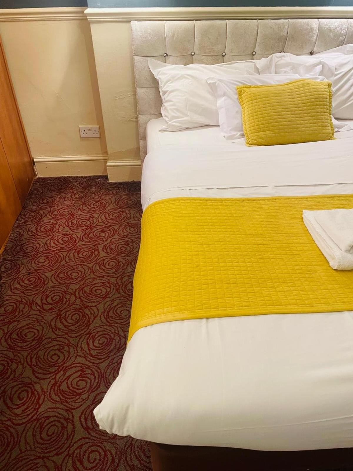Eurobar & Hotel Oxford Ngoại thất bức ảnh